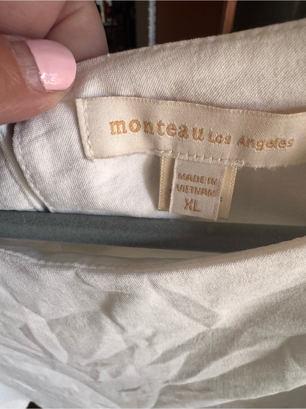 Monteau White Sleeveless Scalloped Hem Tank Top - Picture 2 of 7
